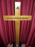 Kreuz-F9-g-o-Dach.jpg